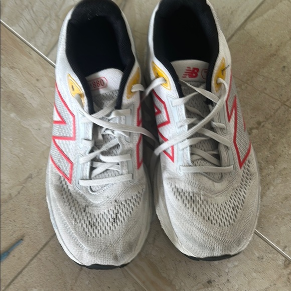 New Balance White and Red Athletic Shoes with Cushioned Midsole - Picture 1 of 9